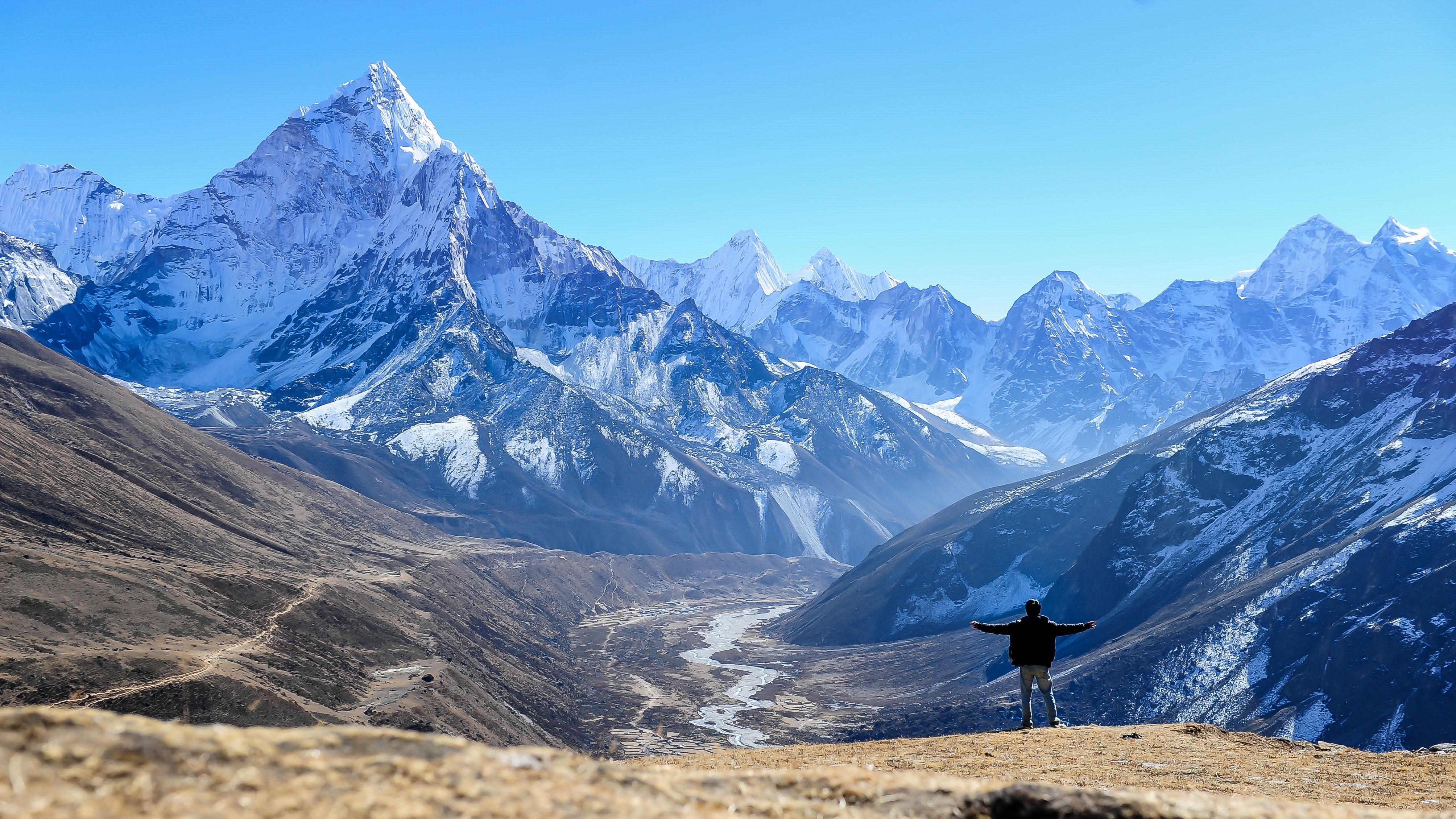 去珠峰赴一场死亡之约：世界最强速攀登山家传奇落幕