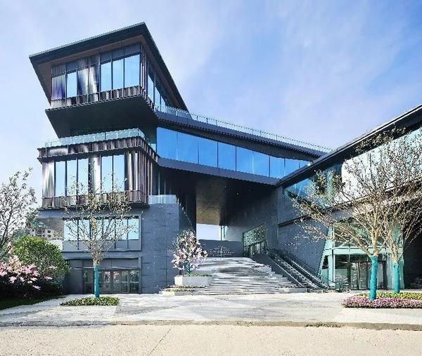 特别的售楼部十一21米超长钢结构悬挑的漂浮售楼处