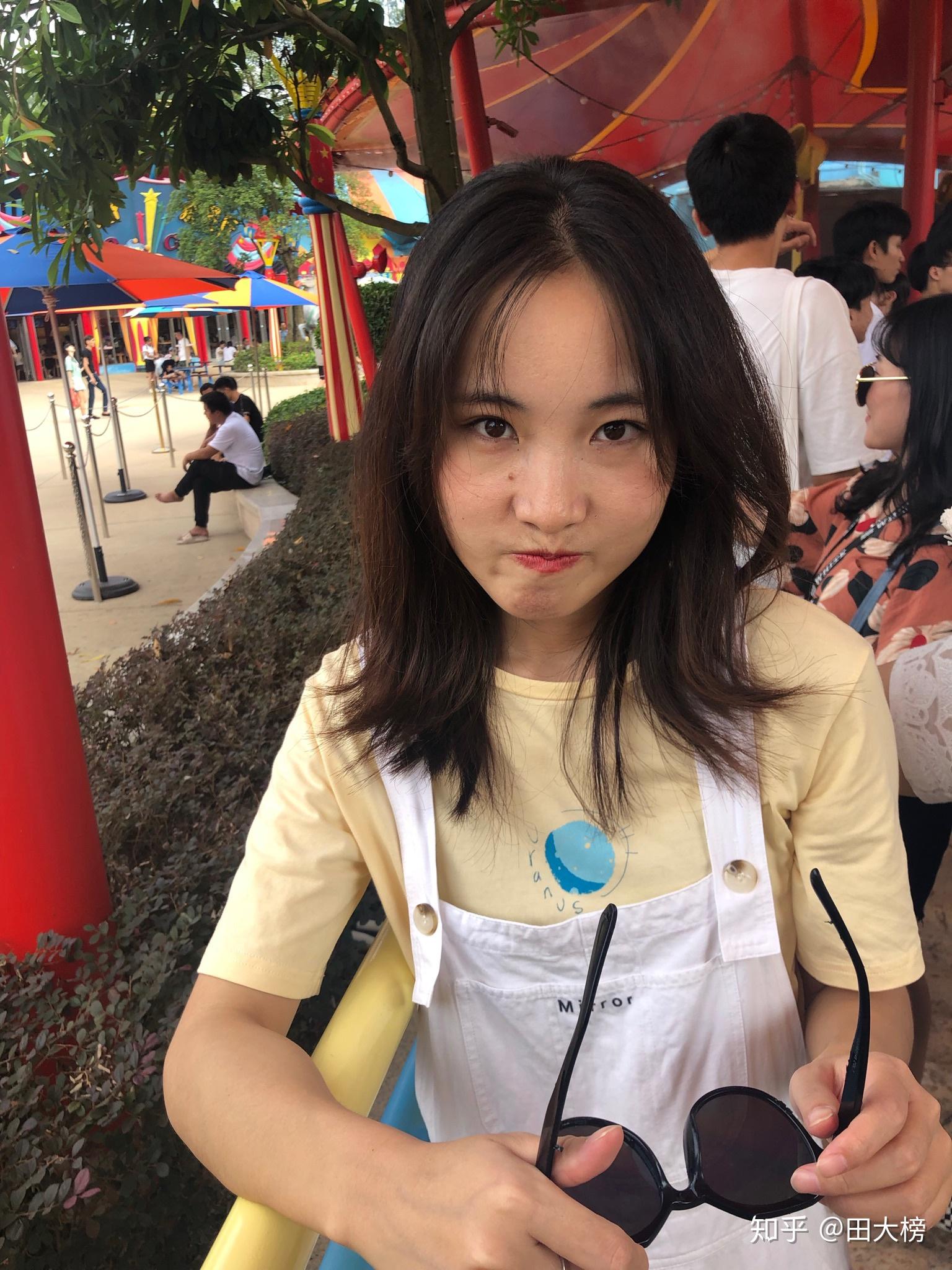 怎么看待发相机自拍原图的女生? - 知乎