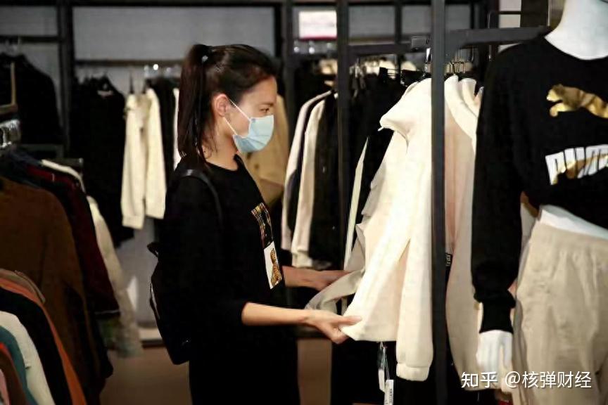 为什么年轻人在买衣服上更在意品牌折扣