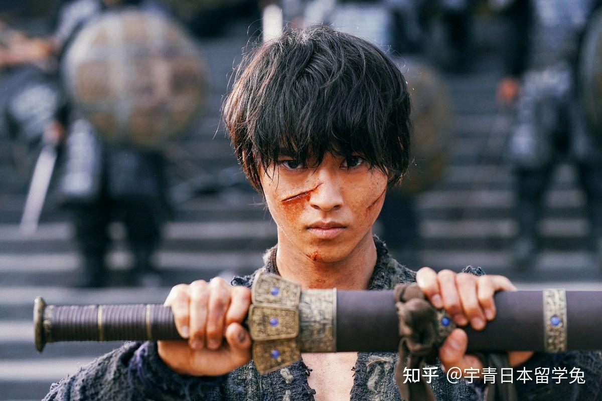 日本人气男演员2021年在日本最有人气的三位男演员究