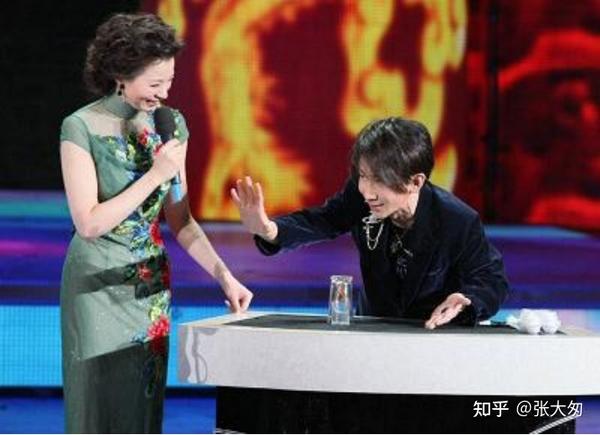 “春晚魔术师”刘谦的成名史，以及他消失并害怕上春晚的原因 - 知乎