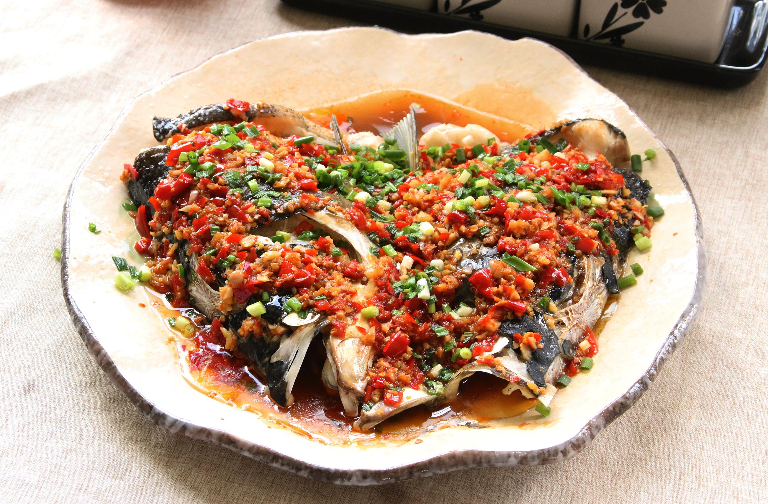 162_饭店招牌菜#剁椒鱼头的做法,味道鲜嫩无腥味,做法简单 - 知乎