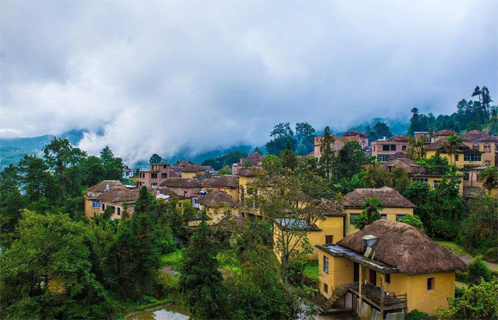 云南哈尼族特色民居建筑——蘑菇房