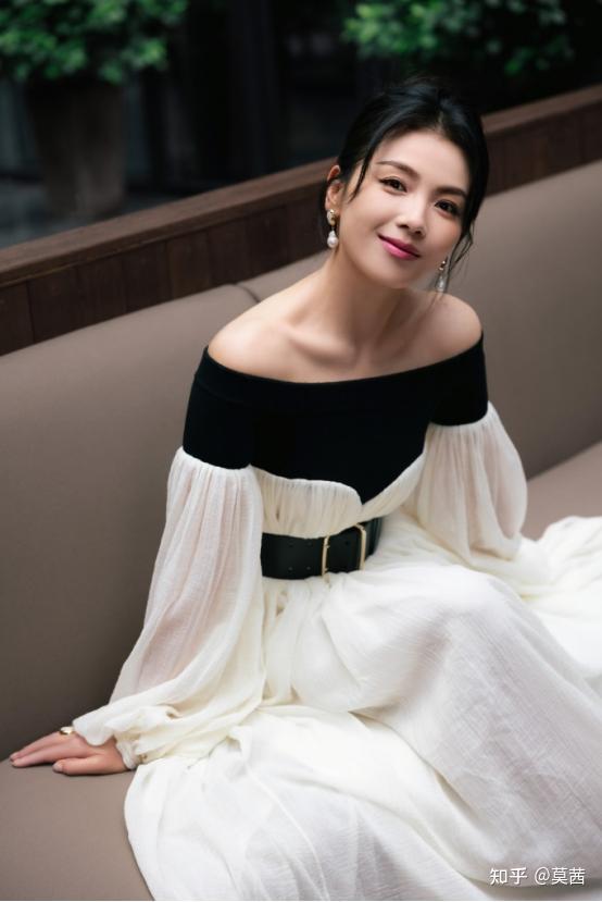 刘涛起床素颜照疯传好奇她到底长啥样网友太真实了