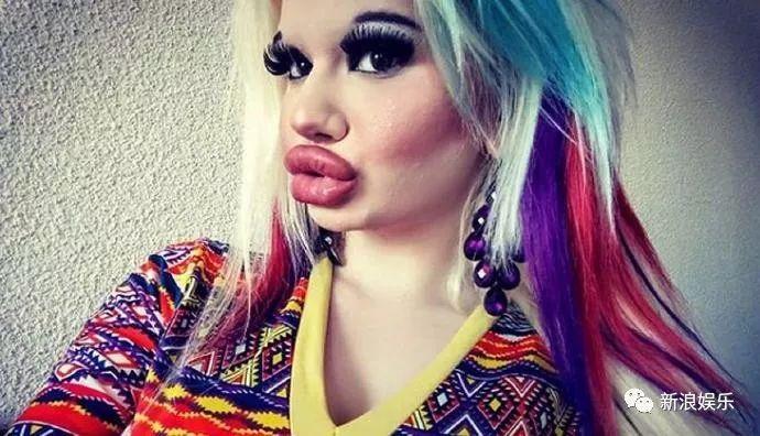 说保加利亚一位名为andrea ivanova的22岁女孩,自小就很喜欢芭比,渴望