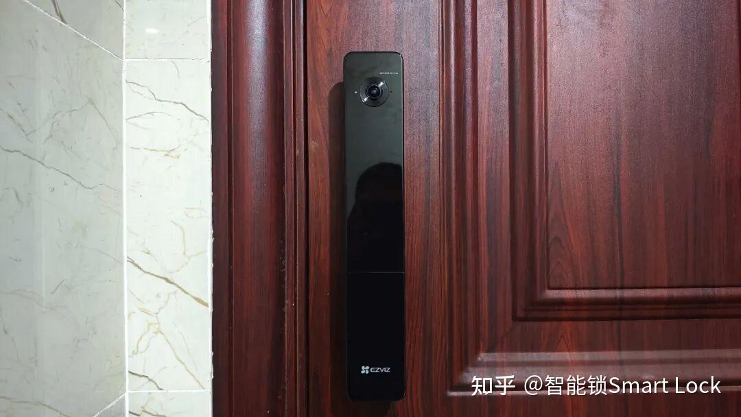 智能锁如何更懂用户?萤石Y31 Ultra用全景镜头、触摸屏、AI智能体给出了答案