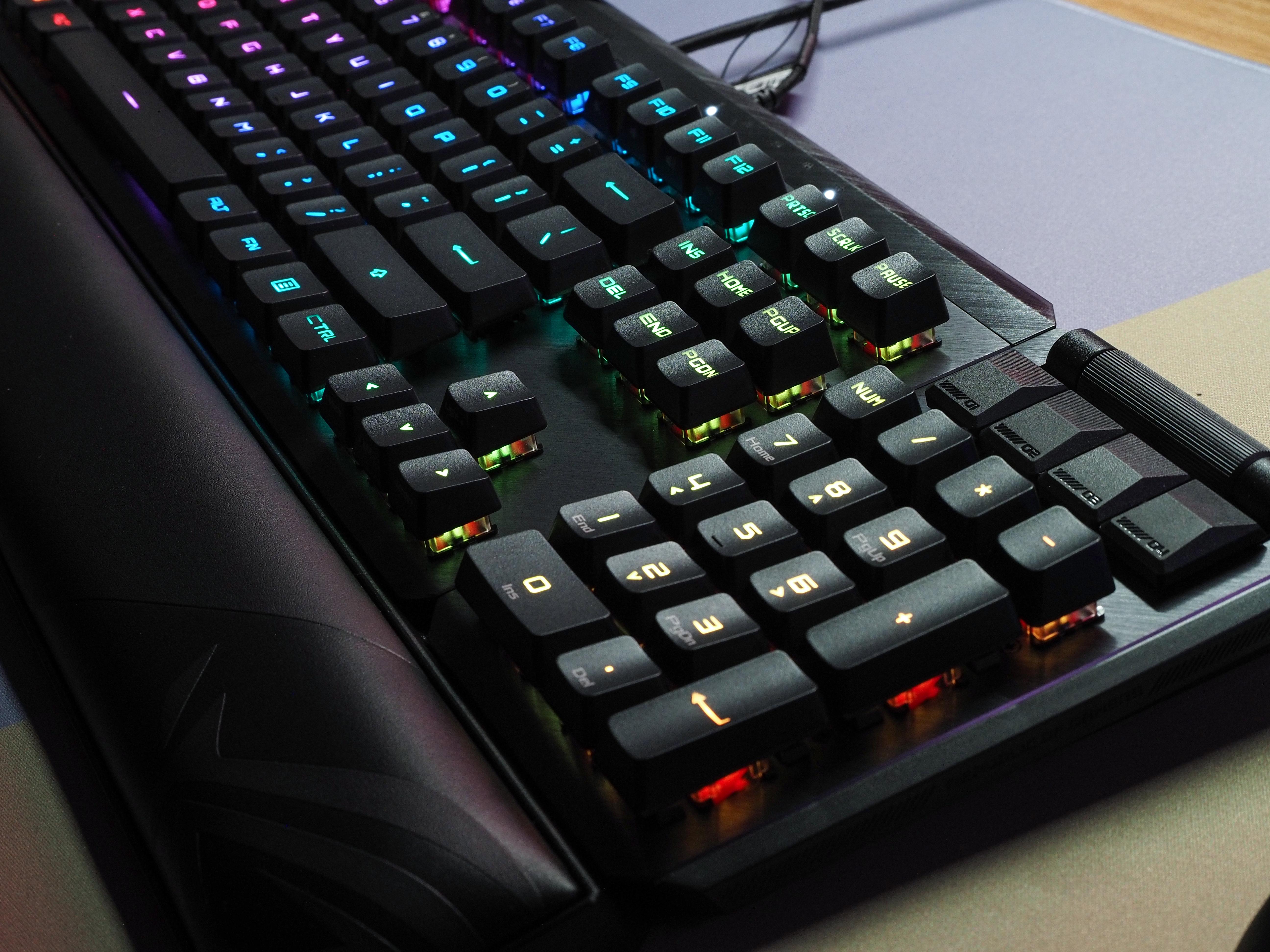 rog龙骑士2代:绝佳的质感 独特的分离式键盘,你能想到的它都有!