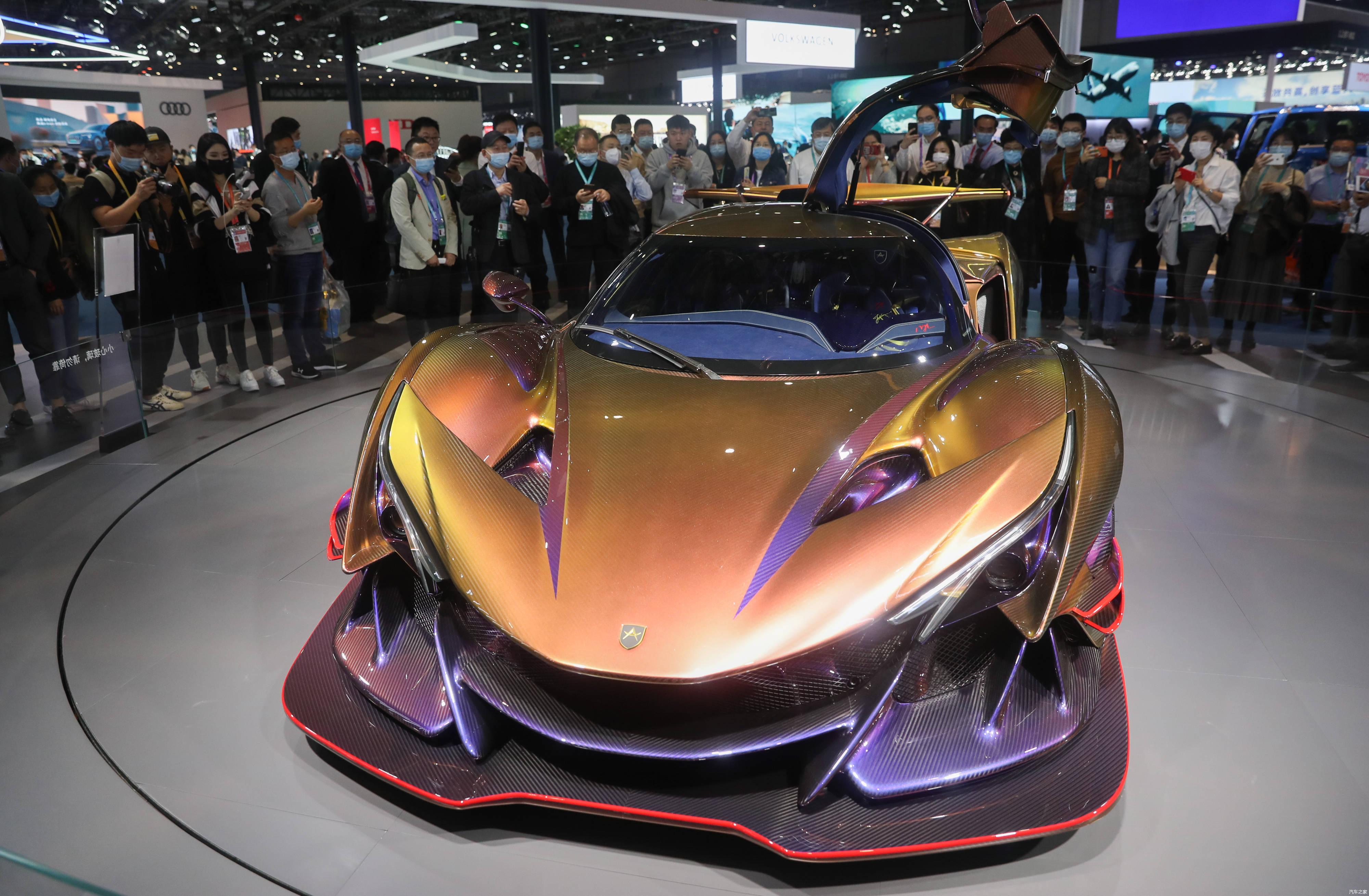 全球首款全碳纤维超级跑车apollo ie亮相进博会 