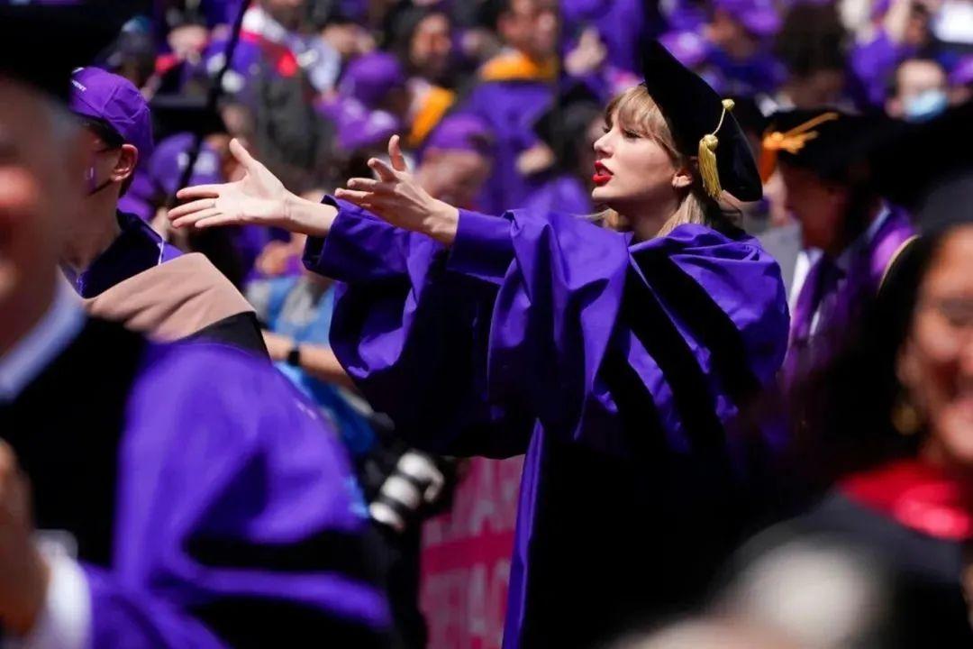 纽约大学荣誉博士taylorswift毕业典礼致词