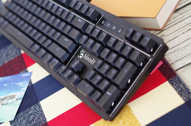 早有这装备吃鸡csgo必成高手血手幽灵复活者b975光轴键盘小评