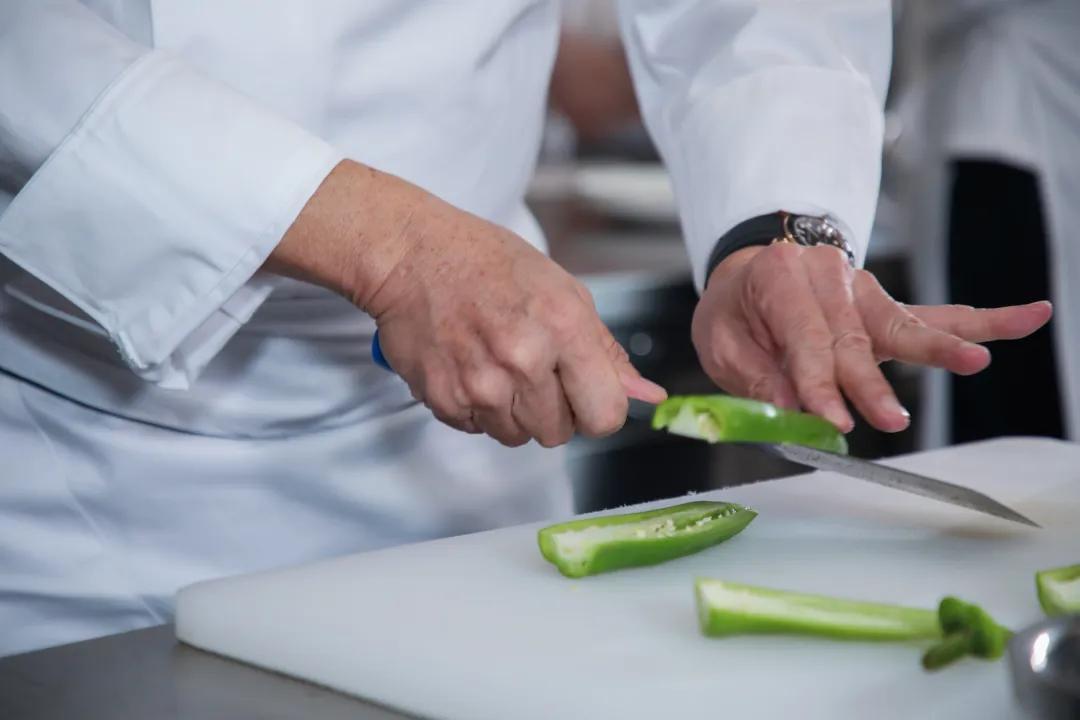 "粤菜教头"林振国:认真是最终的本分!