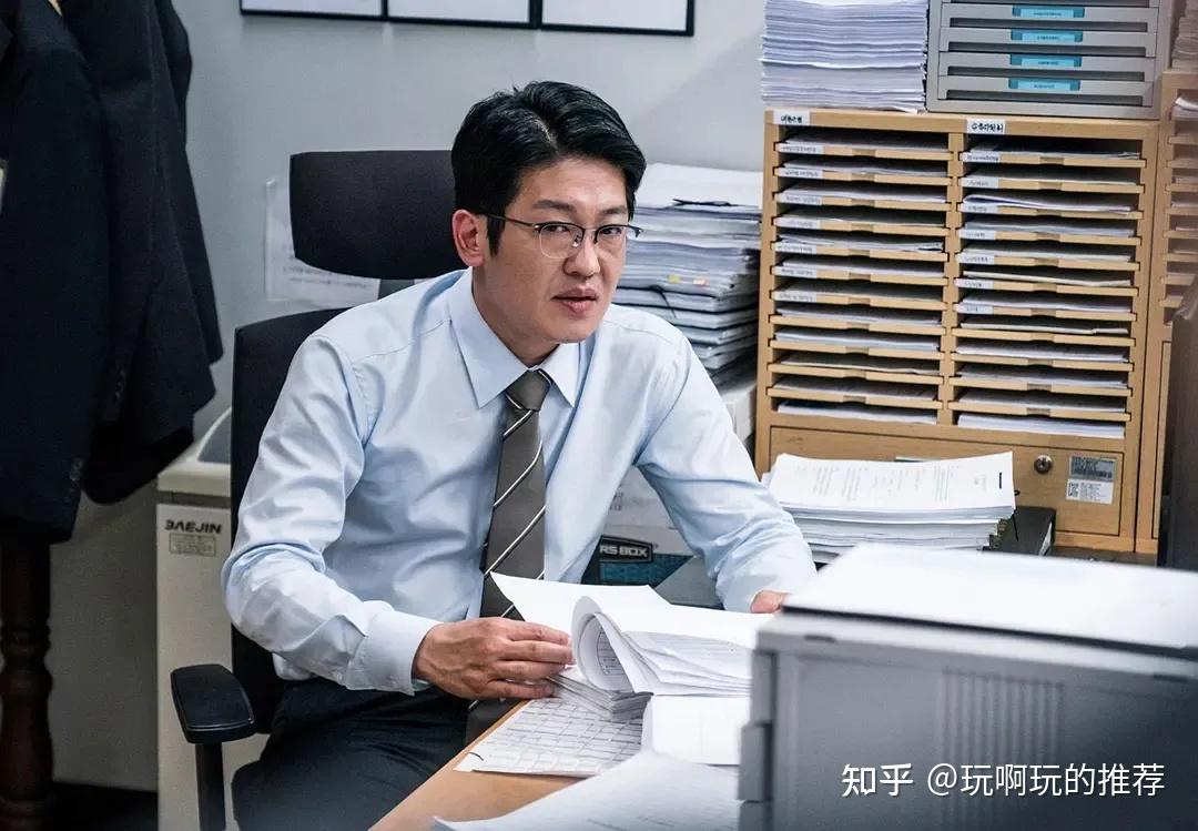 【韩影推荐】韩国检察官与金融腐败剧《黑钱》由赵震雄,李荷妮 担任