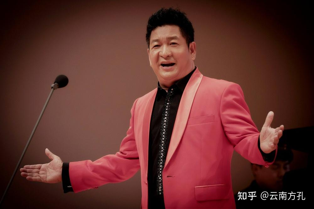 彝族男高音歌唱家李俊峰独唱音乐会"把一切献给党"唱响大剧院