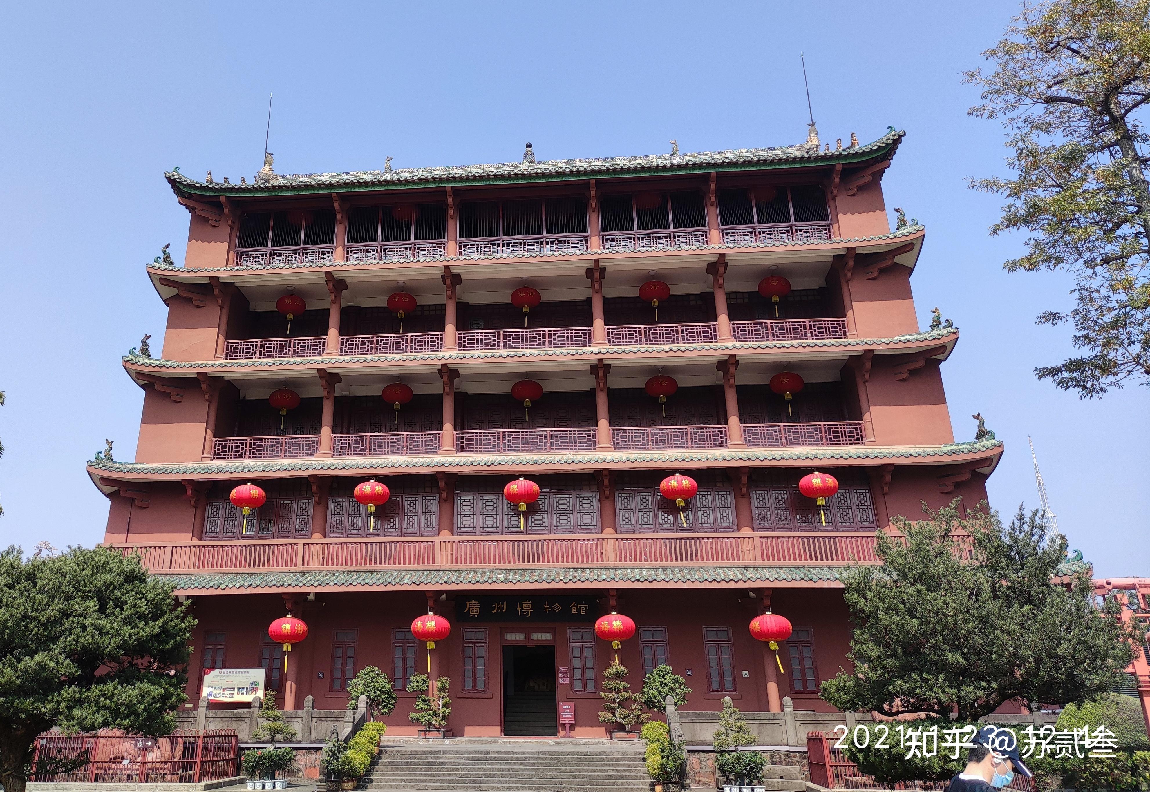 镇海楼位于越秀山上,楼两旁尚遗存有明代修建的广州城墙——广州于