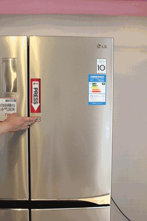 直冷冰箱主要是通过冷气自然对流达到制冷的目的,价格较低,但直冷不