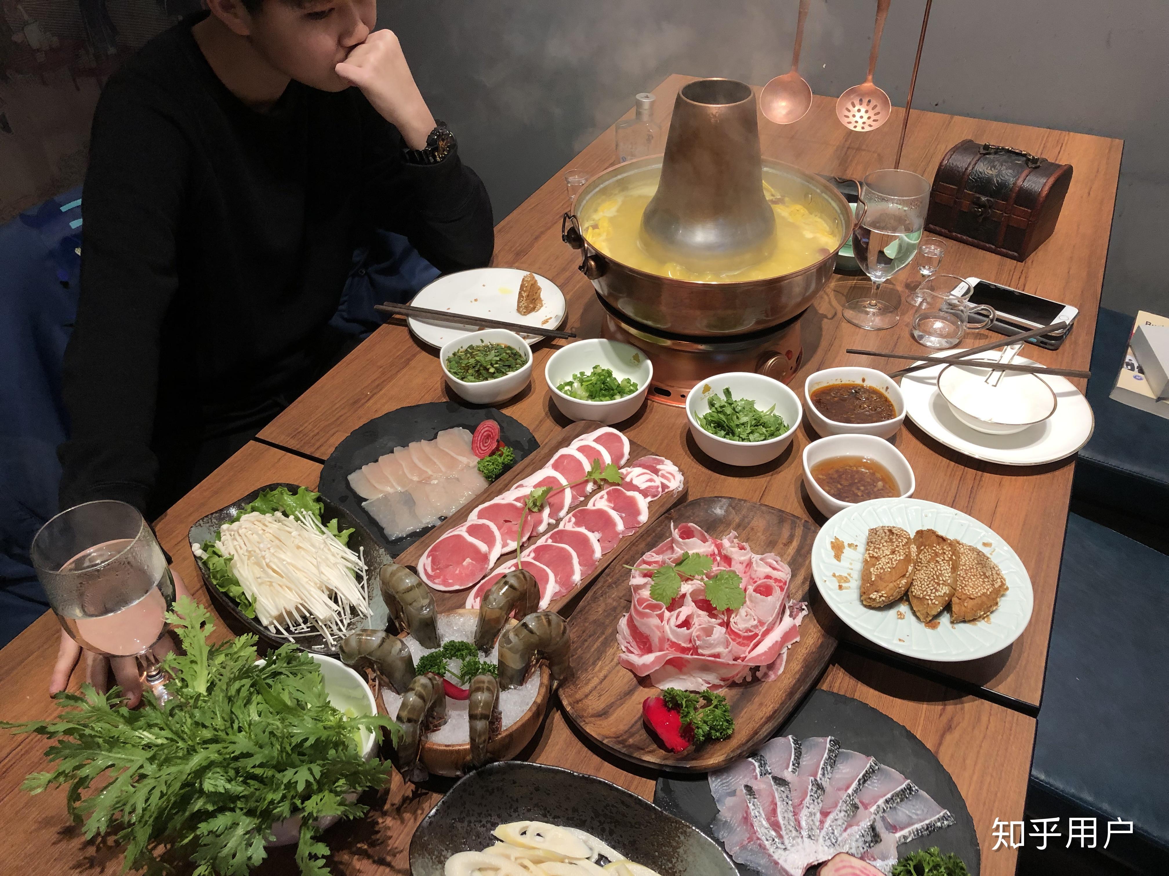 如何看待故宫角楼餐厅推出年夜饭一桌6688元