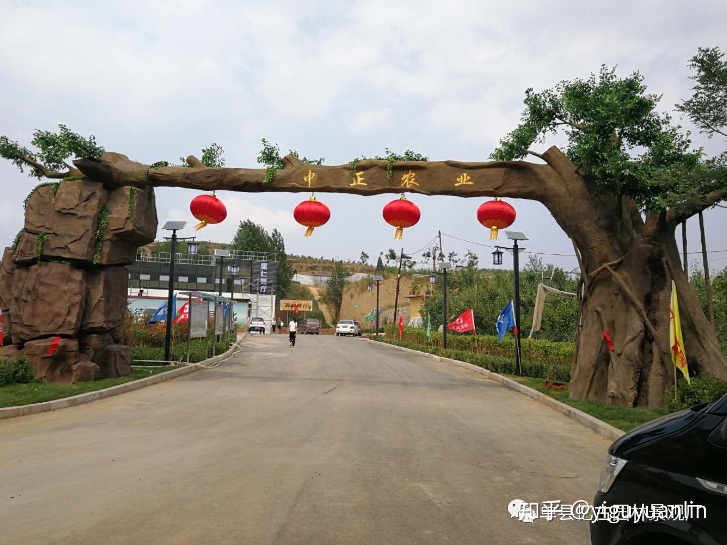 一个好的采摘园假树大门设计制作会给人一种自然舒服的感觉,给你带来