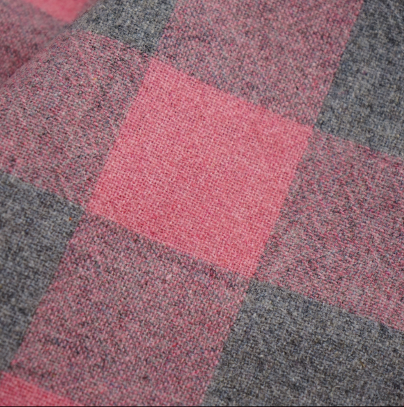 服装面料特性介绍_服装设计学院排名_不同材质面料的造型特点