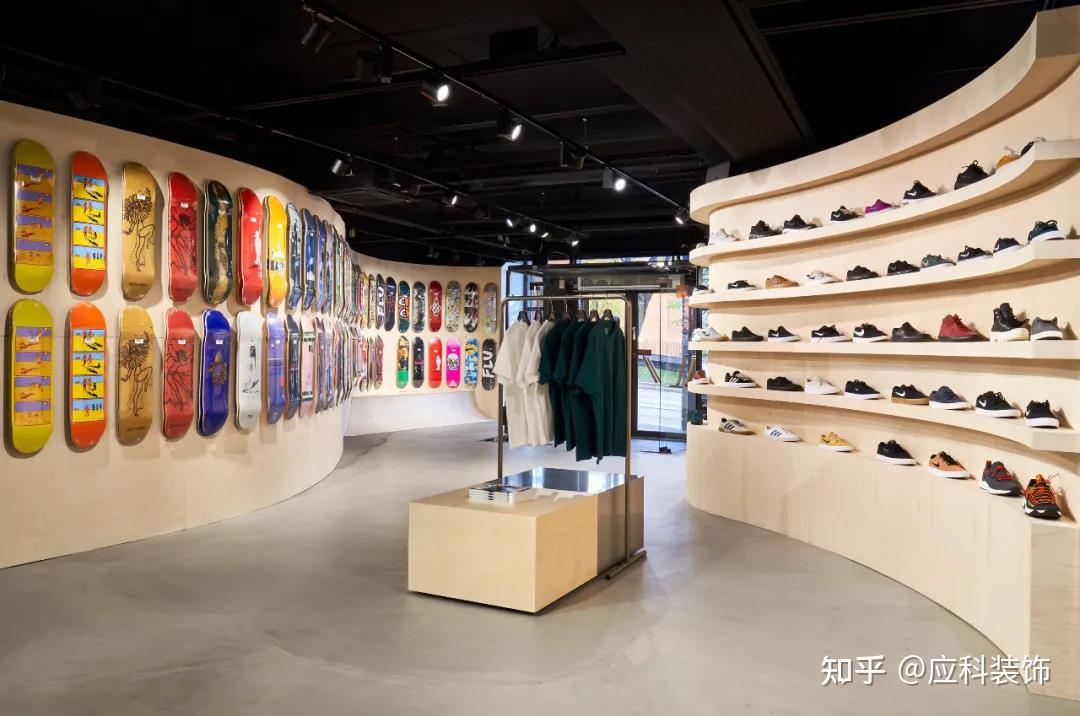 芬兰最古老的滑板店设计胶合板的应用反映产品特点