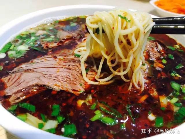 化隆拉面是我国西部特有的民族风味,是在清乾隆年间回族名厨马保友