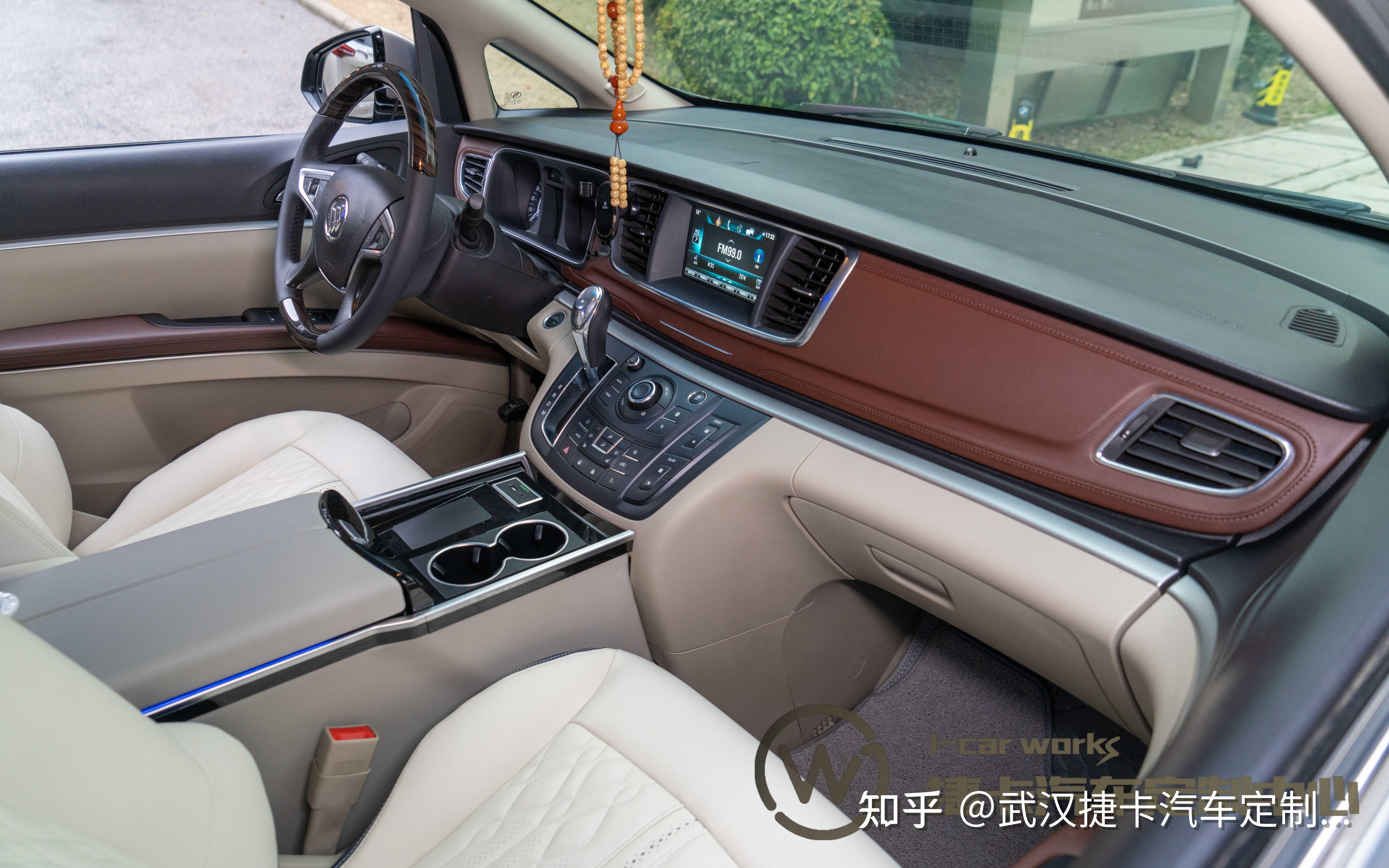 gl8胖头鱼蓝白内饰定制