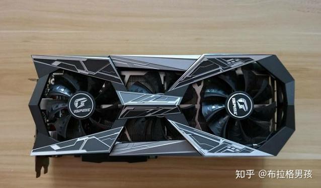 華碩2080ti 猛禽o11g顯卡本來是最有說頭的,在我寫文章前,我手裡還有