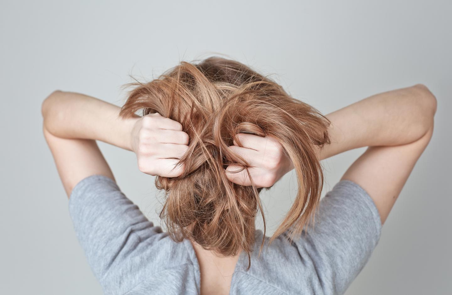 油性头发脱发怎么办（头发油、头屑多、掉发怎么办？这6种方法能改善，还不快收藏起来） | 说明书网