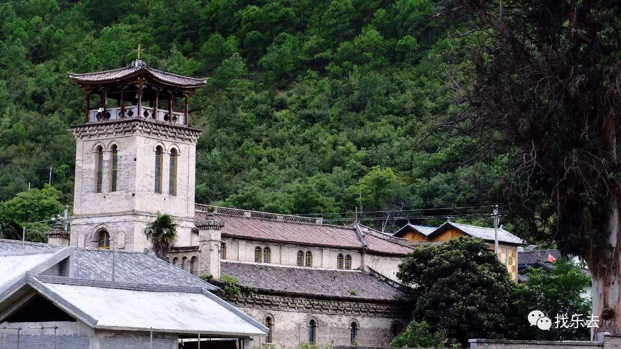 香格里拉茨中村十字架庇护的藏族村庄