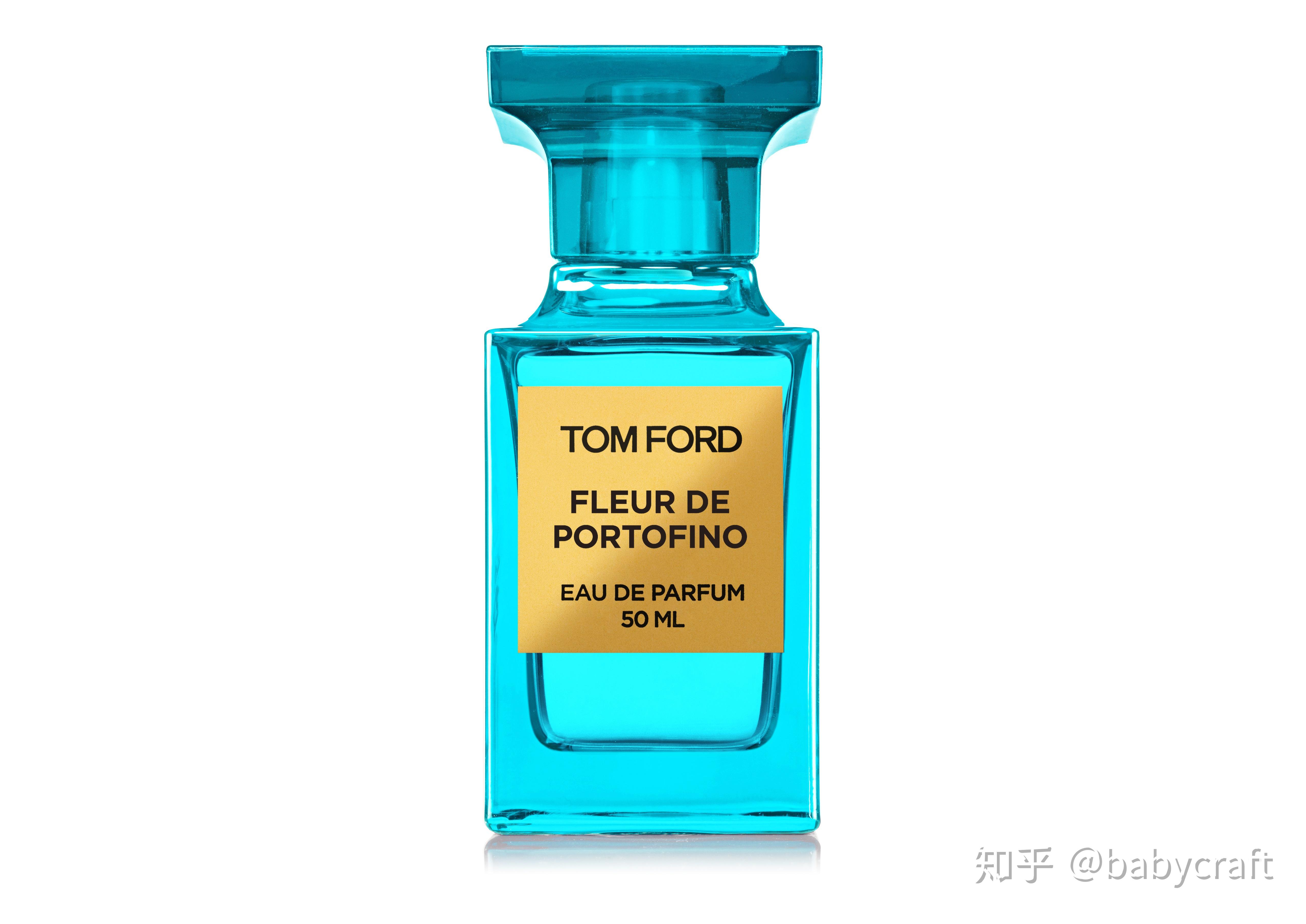 玻璃瓶身设计,以更轻透的水漾蓝色泽彰显这款香水清新明亮的花香特质