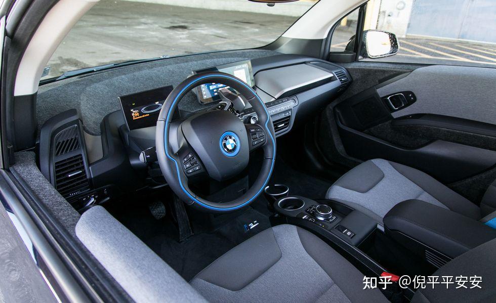 所有i3车型都配备了宝马的idrive 6信息娱乐界面.
