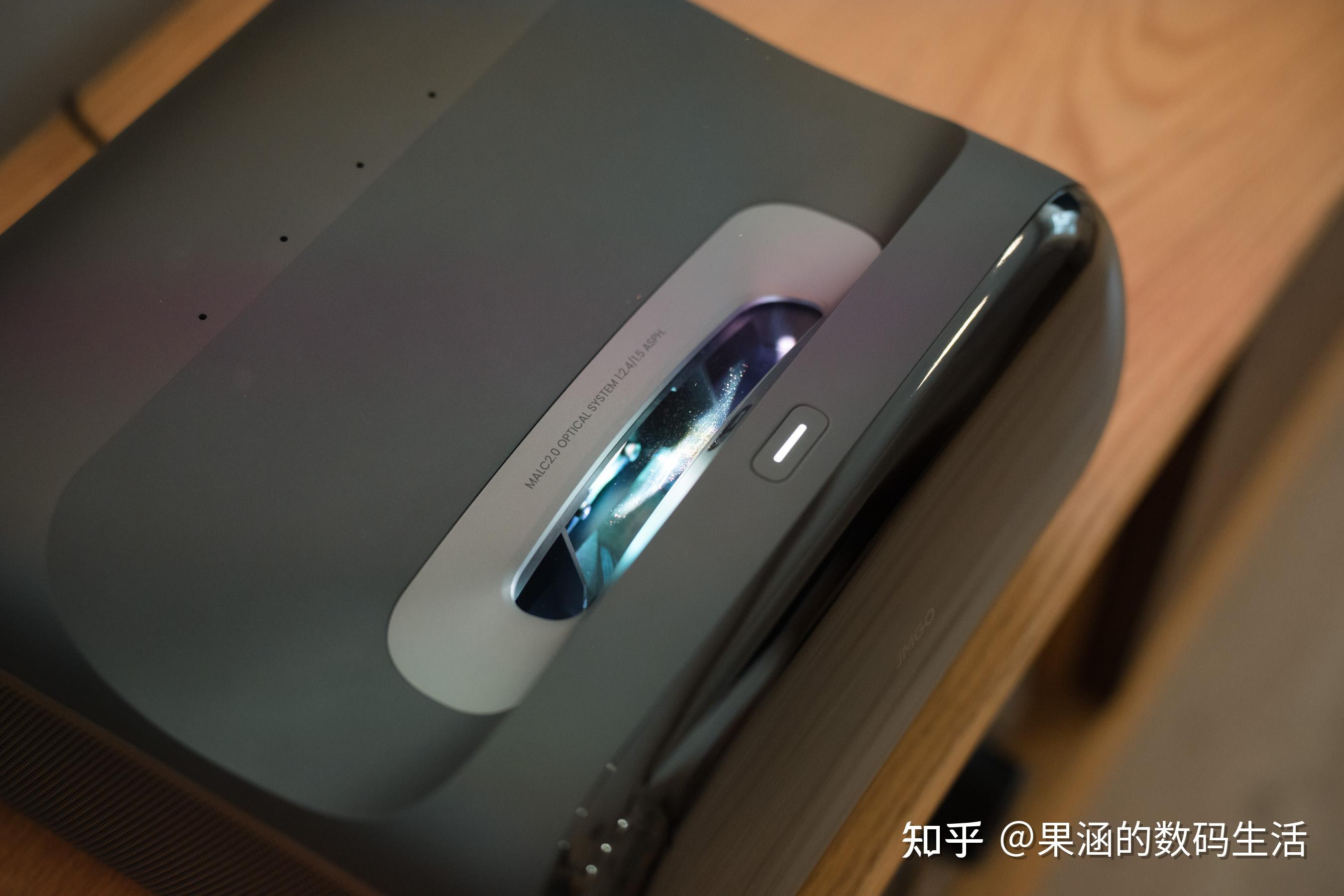 坚果o2ultra极限超短焦三色激光光机打造家庭影音生活新方式