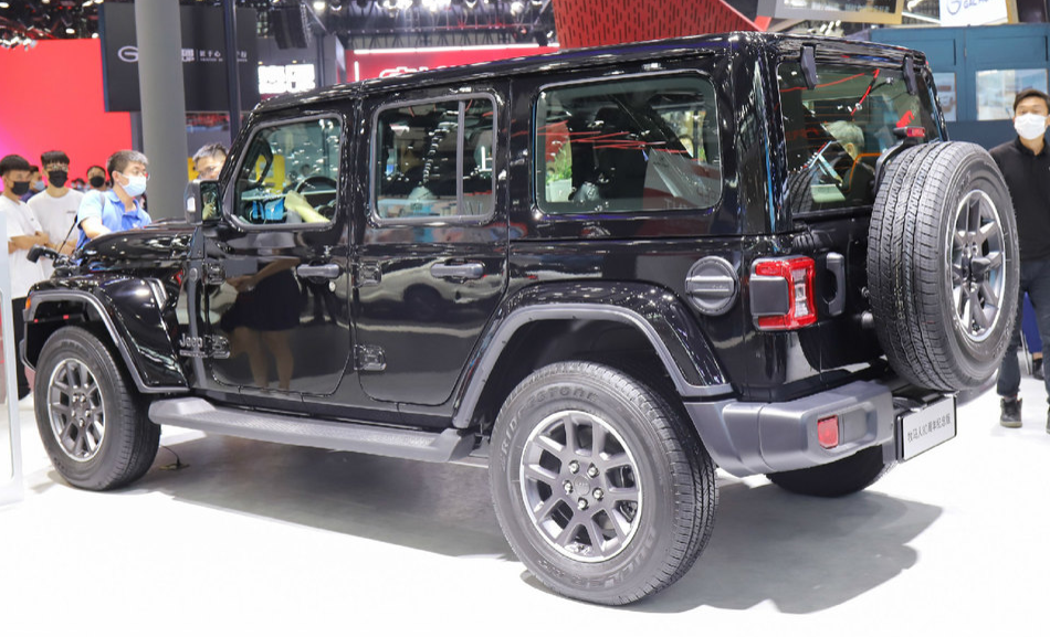 jeep牧马人80周年纪念版于第十八届广州车展亮相搭载20t排量