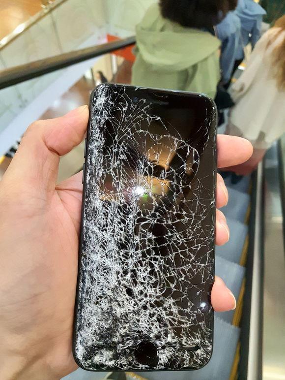 才用半年的iphone 7,被机主活生生糟蹋到只能卖800元!