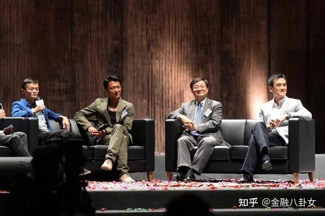 月薪300万上热搜给男明星当全职太太他们赚麻了