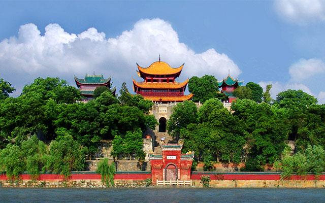 来张水上的视角,长这样.沿着岳阳门往下走,是点将台.