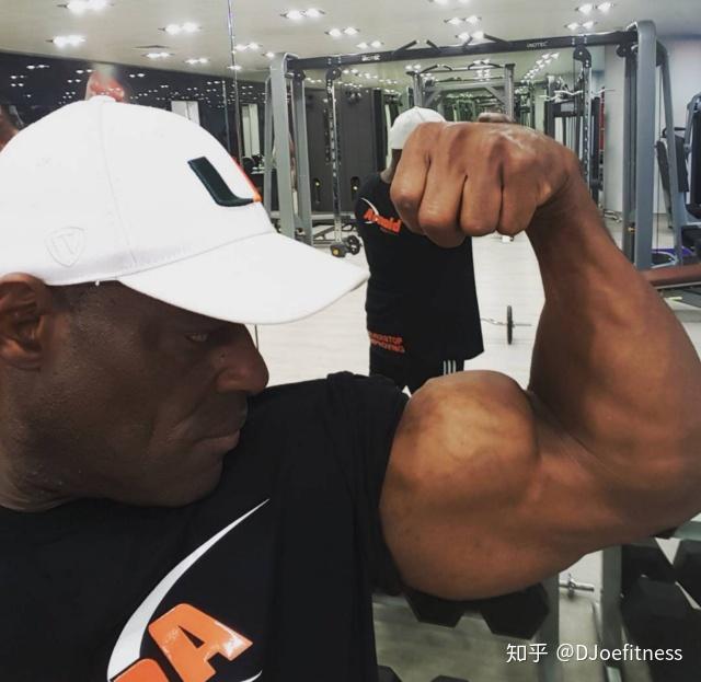 年过60之后依旧保持完美肌肉的四位健美明星