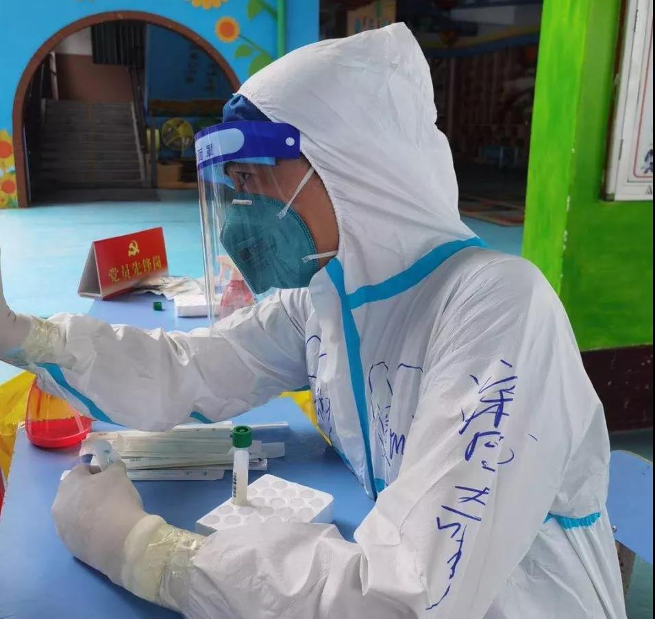 潘奇6岁的女儿为爸爸录制的视频被推上了热搜.