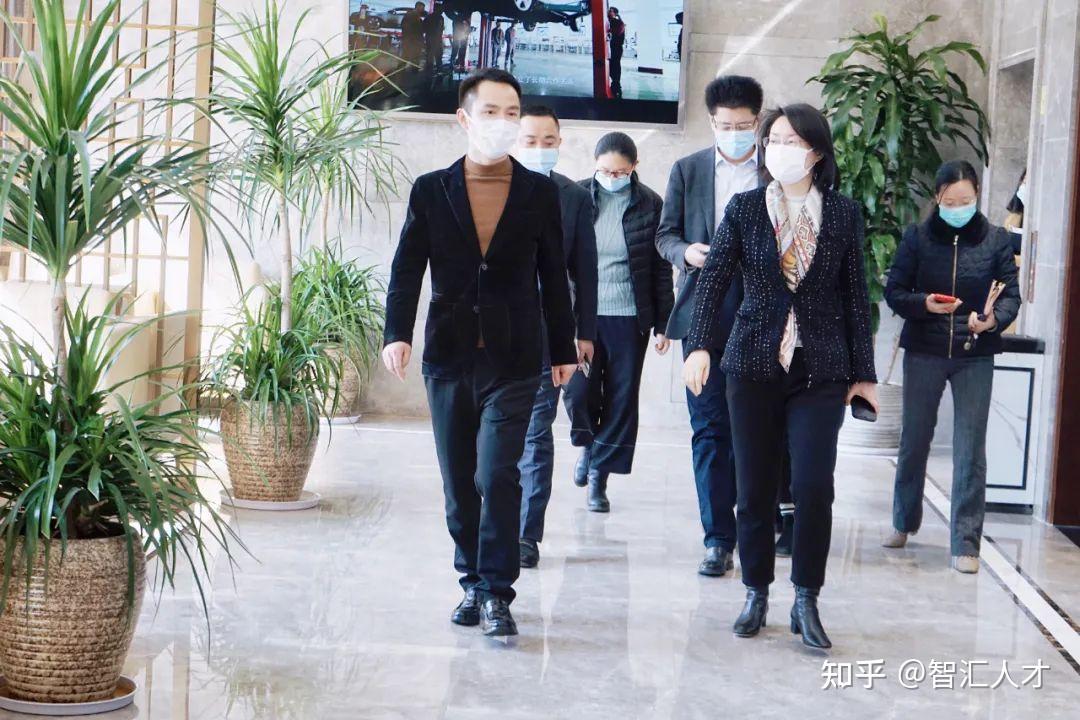 苏州高新区党工委常委虞美华一行领导莅临智汇集团调研指导