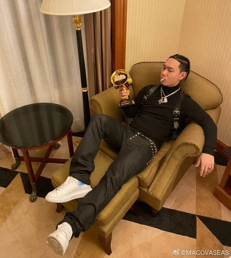 今年夏天,mac ova seas的一首《七里香remix》在抖音掀起了轩然大波