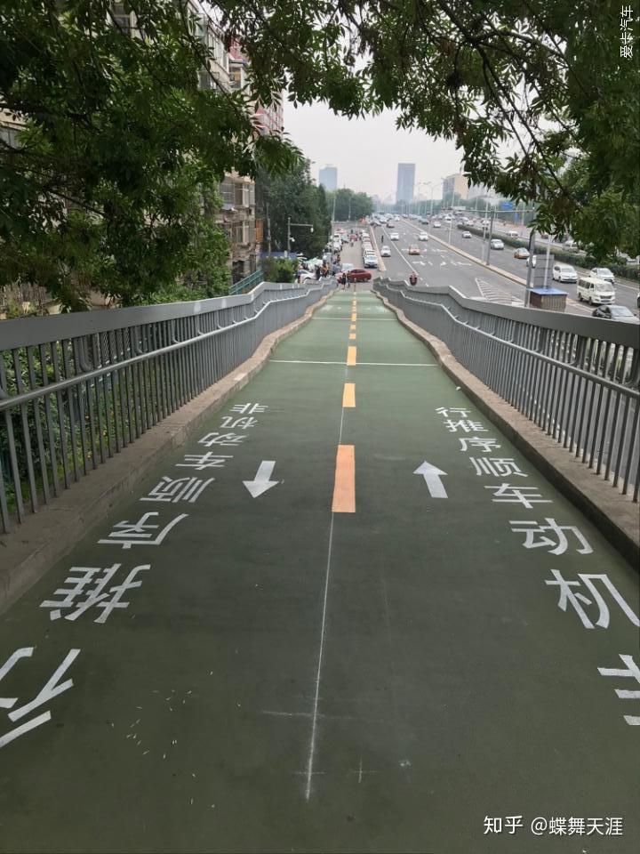 汽车上天桥事件后续冤枉你的人比你自己都知道你有多冤枉