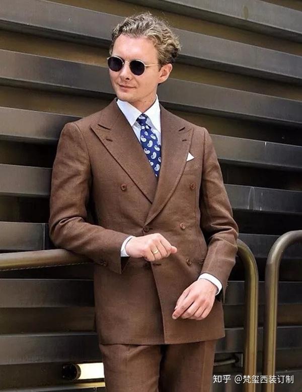 西服定制之英版西服的特点与面料和工艺