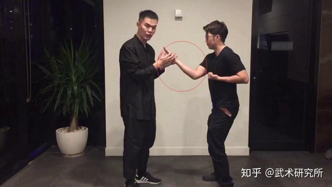 李小龙功夫秘传快速掌握咏春拳摊手发力要领