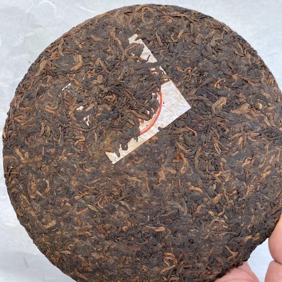 2009年 孔雀之乡金芽熟普洱茶 勐海古树乔木饼茶,勐海县兴海茶厂选用
