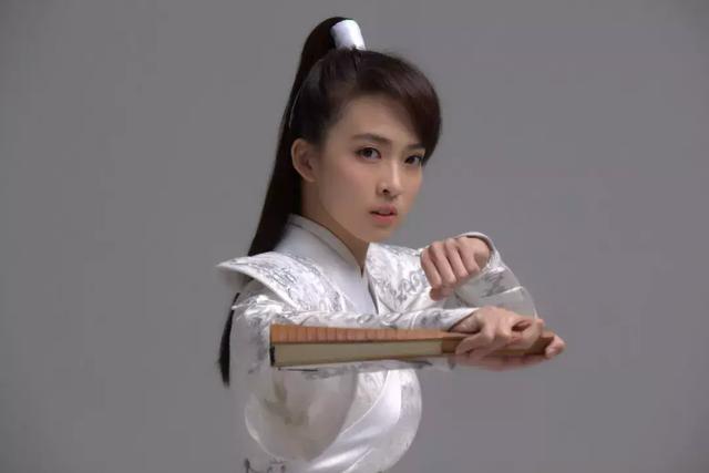 姬天语相声界的林志玲长腿小花旗袍亮相意犹未尽看不够