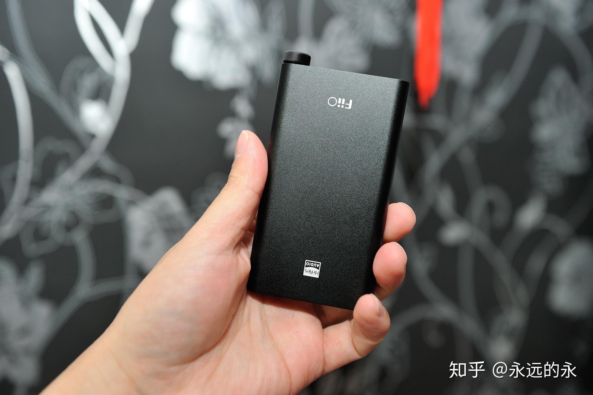 耳机没处插的手机都需要它飞傲q3外置解码耳放入手谈