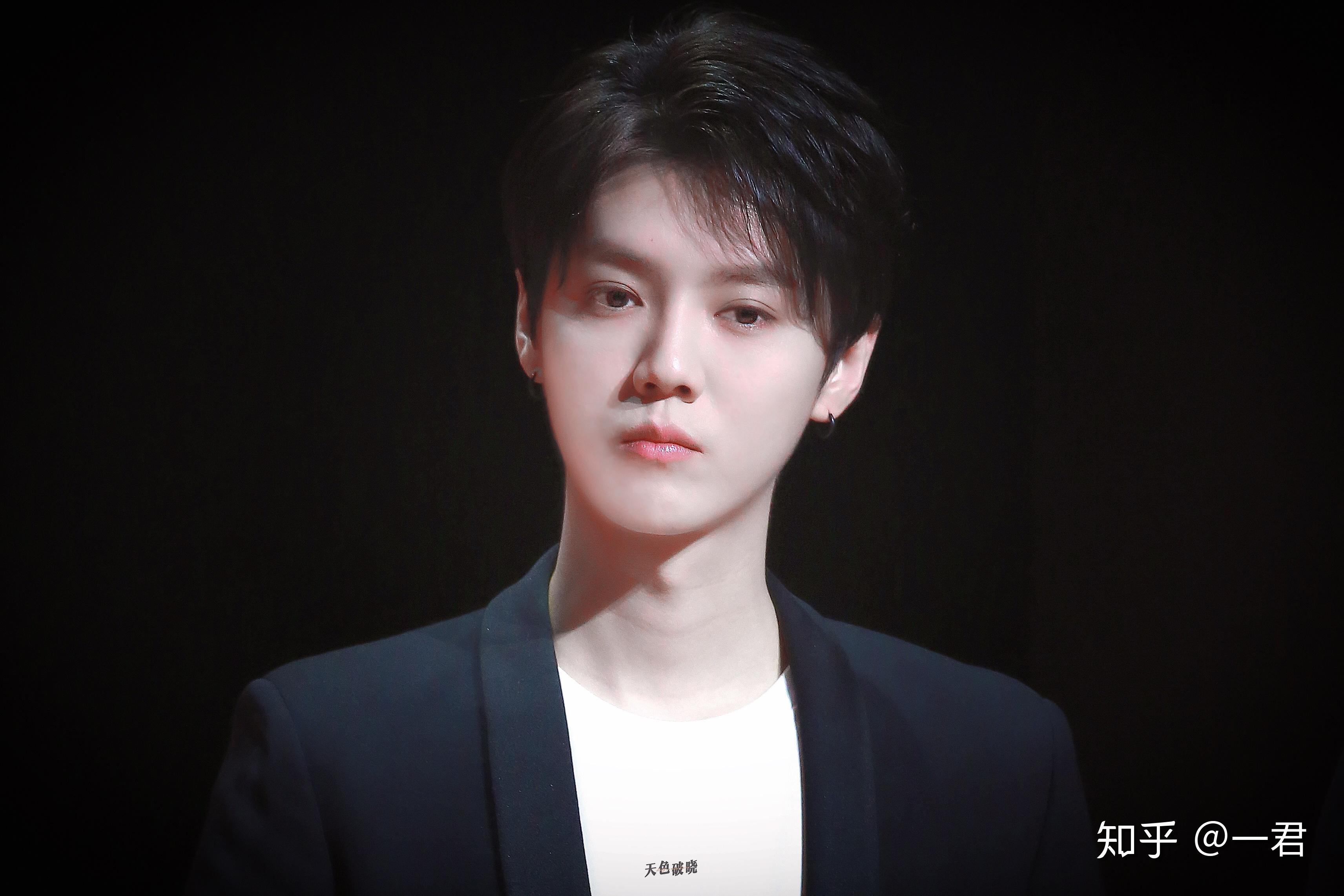 求鹿晗这个系列所有照片,最好高清,我要当手机壁纸? - 知乎