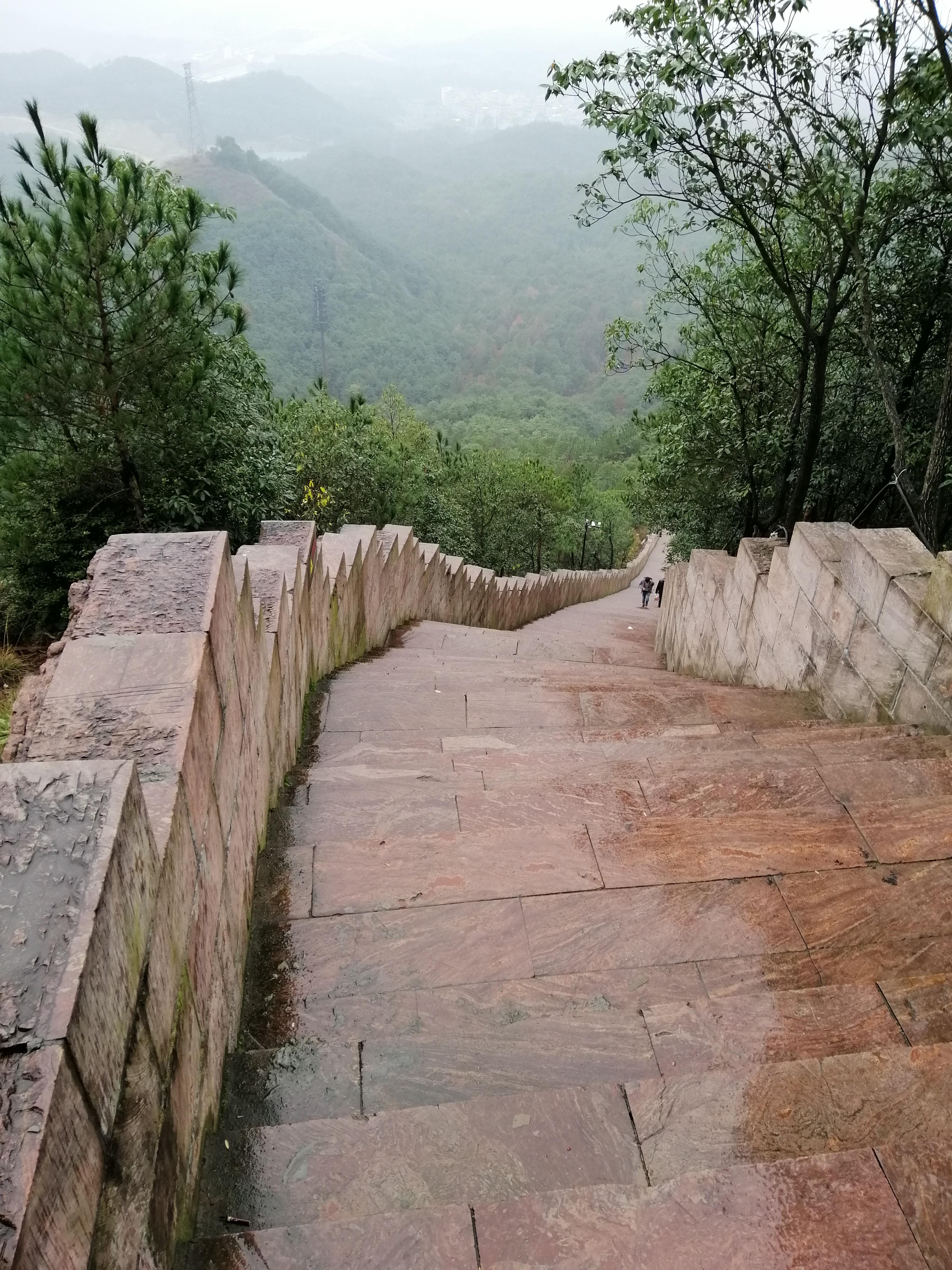 实际上,很多地方为了增加旅游景点的吸引力,也会建设一些人文,自然