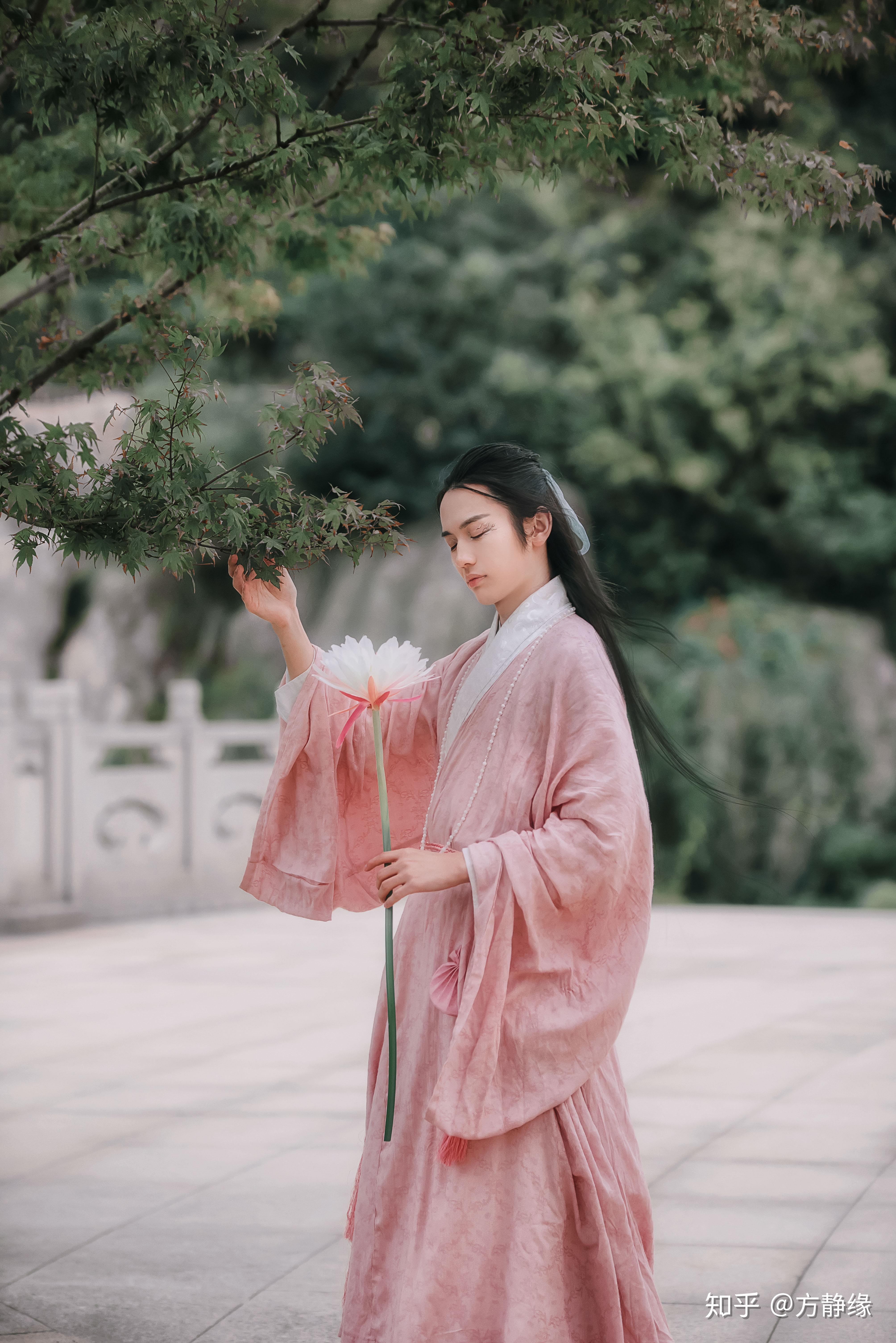 男生怎么穿好看汉服 v2-105bc83e8a1bb73c78b22610e2010e75_r.jpg