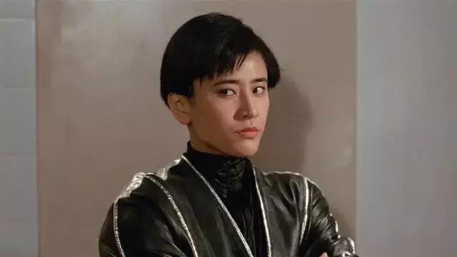 大岛由加利大岛由加利和罗芙洛的从武经历有些许相似之处,也是从小